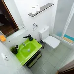 Large 1-bedroom Duplex Prime Location Хостел *