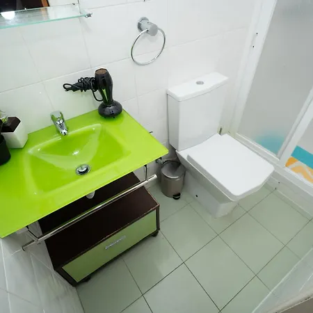 Large 1-Bedroom Duplex Apartment Prime Lisbon Location Lissabon