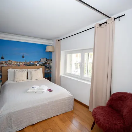 Large 1-bedroom 1 Doble Bed 1 Sofa Bed 1 Bathroom Duplex Prime Location * Lizbona