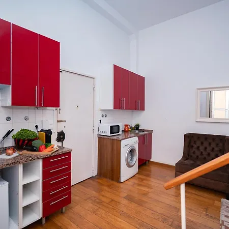 Large 1-bedroom Duplex Prime Location Хостел *