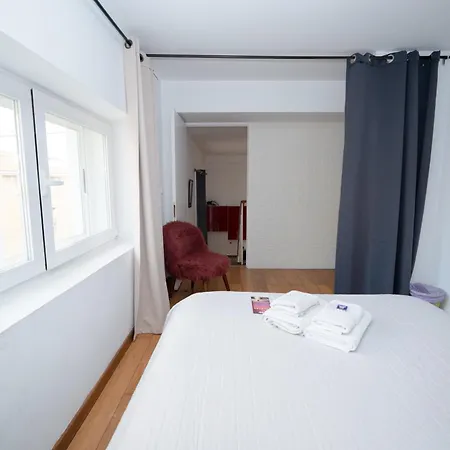 Large 1-bedroom 1 Doble Bed 1 Sofa Bed 1 Bathroom Duplex Prime Location *
